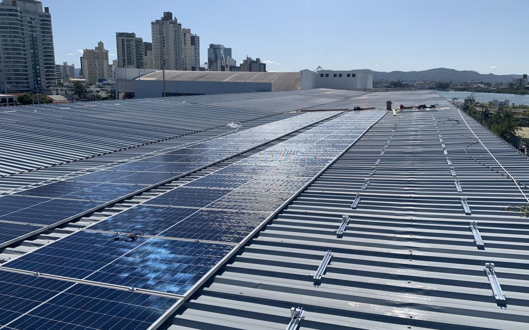 Marina Itajaí investe em sustentabilidade com painéis solares