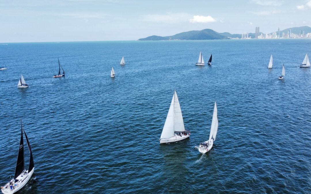 Em comemoração aos 60 anos de Balneário Camboriú, cidade catarinense recebe competição de vela do Circuito Marina Itajaí